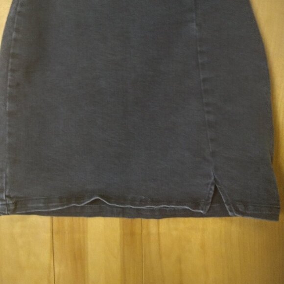 Wild Fable Women's Size 2 Black Wash Denim Mini Skirt Notch Front Classic Casual - Picture 3 of 4